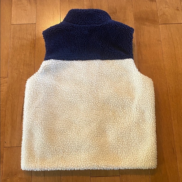 GAP Toddler Sherpa Vest Size 5T - Picture 5 of 5